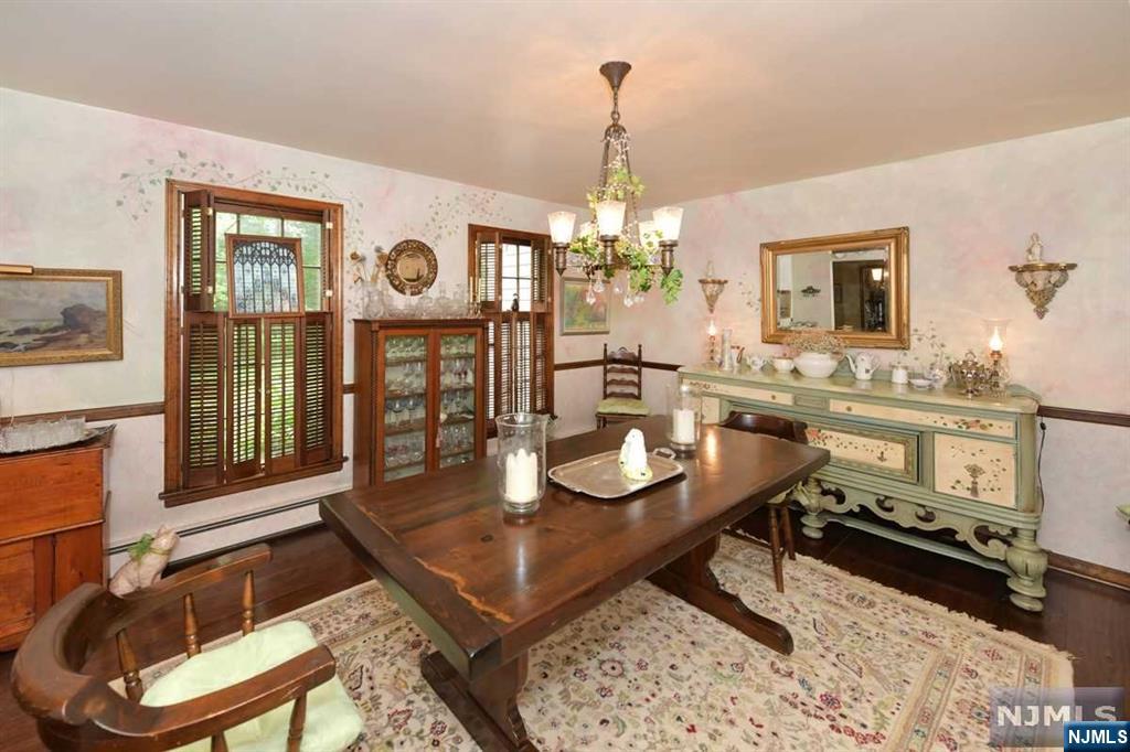 800 E Saddle River Road