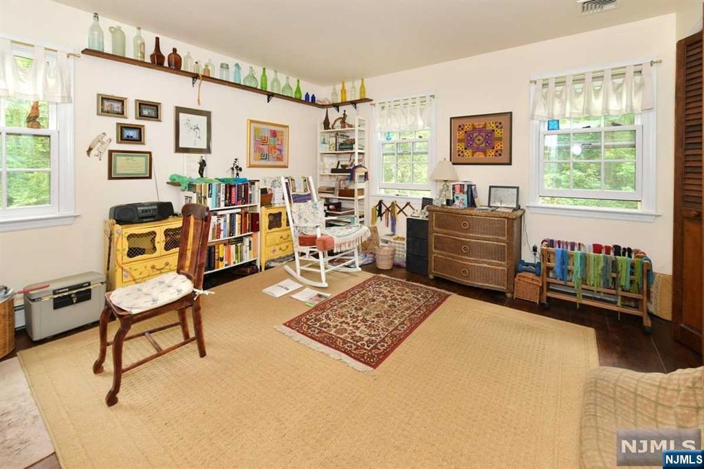 800 E Saddle River Road