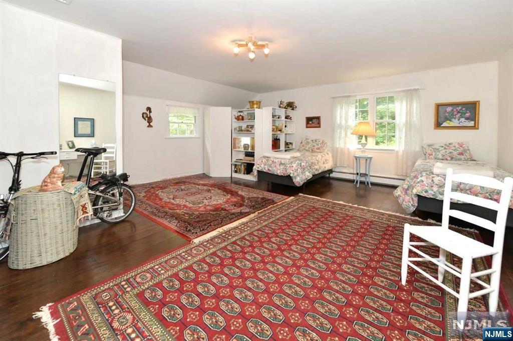 800 E Saddle River Road