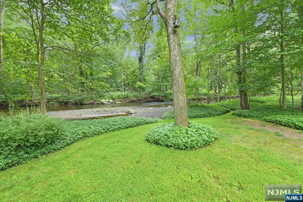 800 E Saddle River Road