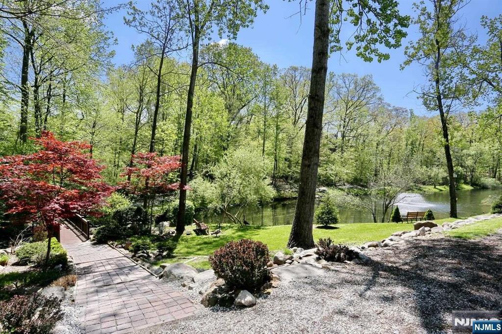 12 Bellgrove Drive