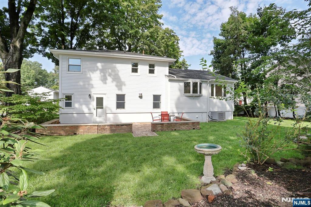 253 Jeffer Street