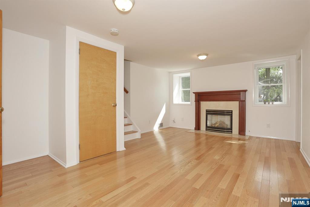 253 Jeffer Street