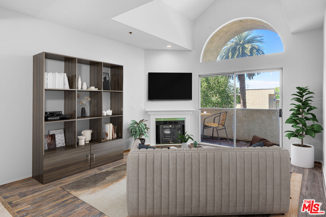 7236 Amigo Ave Unit: 202