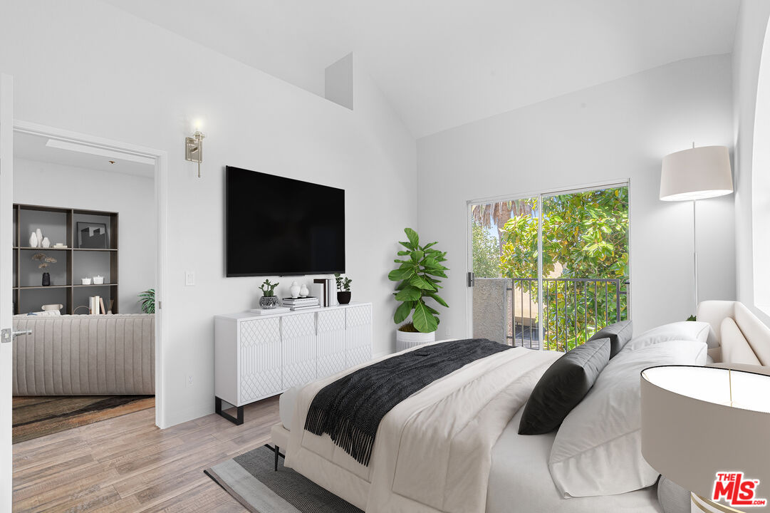7236 Amigo Ave Unit: 202