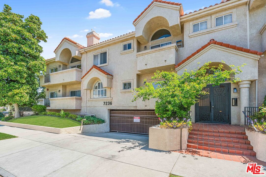7236 Amigo Ave Unit: 202