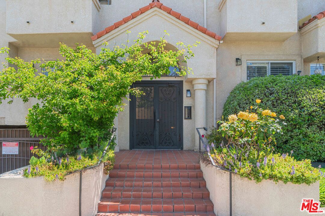 7236 Amigo Ave Unit: 202