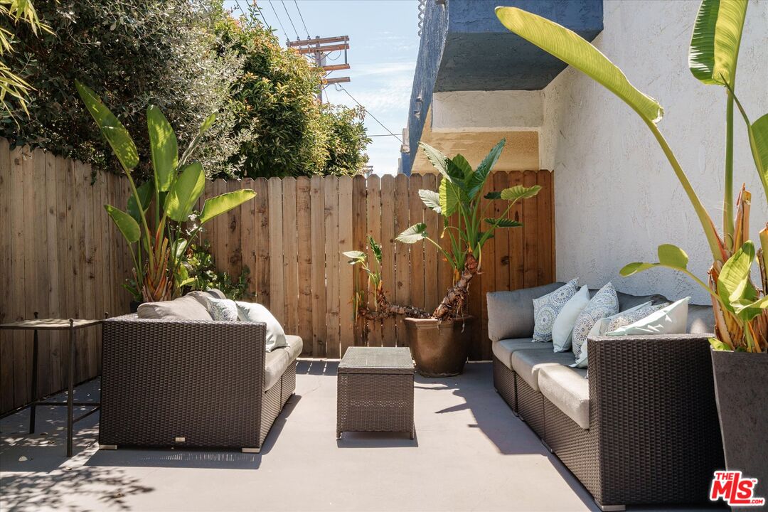 1712 Colby Ave Unit: 104