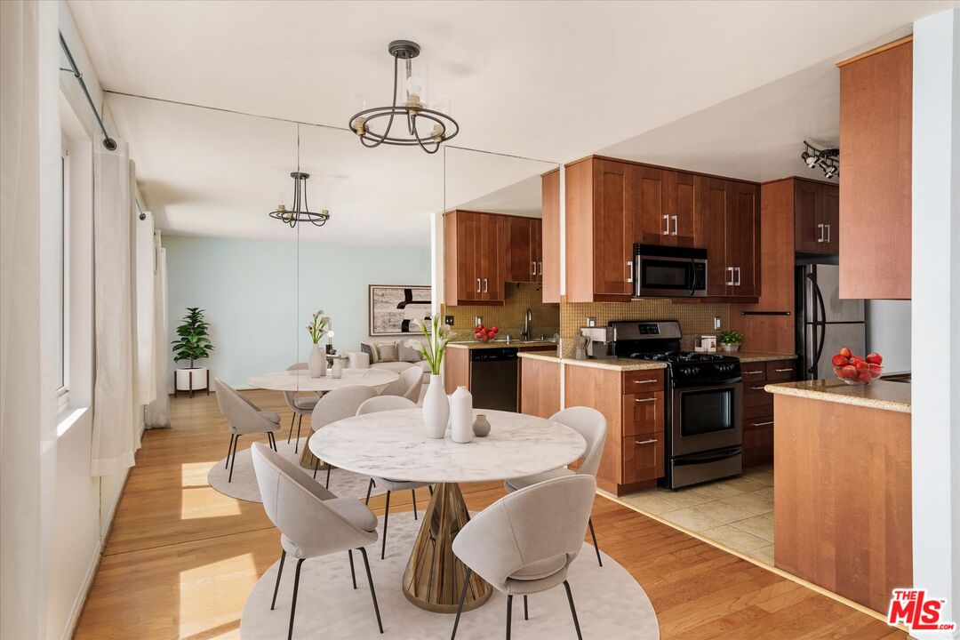 1712 Colby Ave Unit: 104