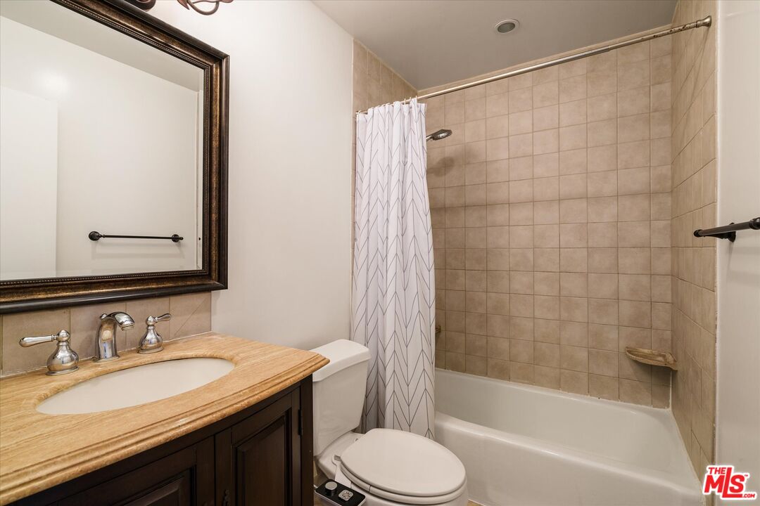 1712 Colby Ave Unit: 104