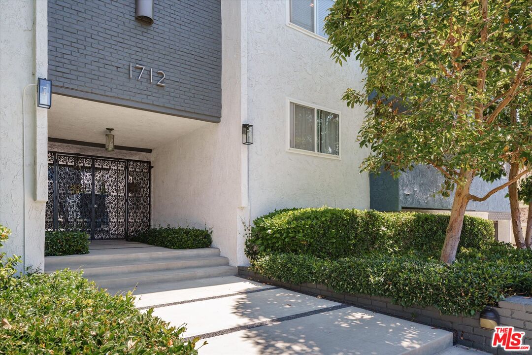 1712 Colby Ave Unit: 104