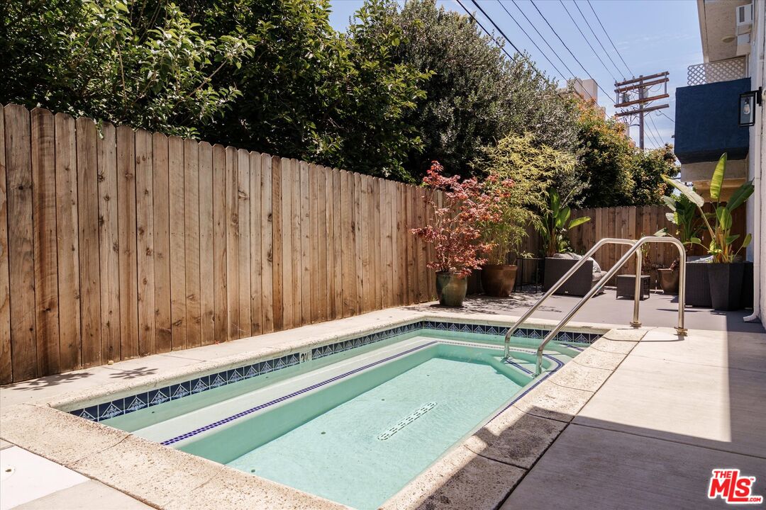 1712 Colby Ave Unit: 104