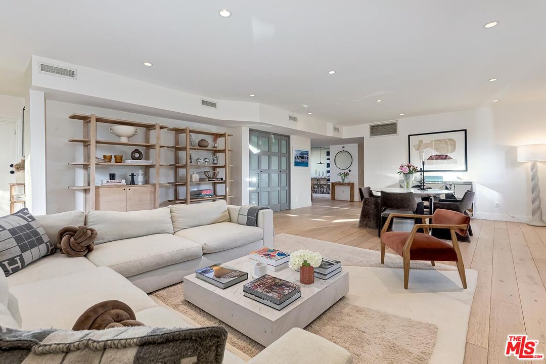 616 Huntley Dr Unit: 2