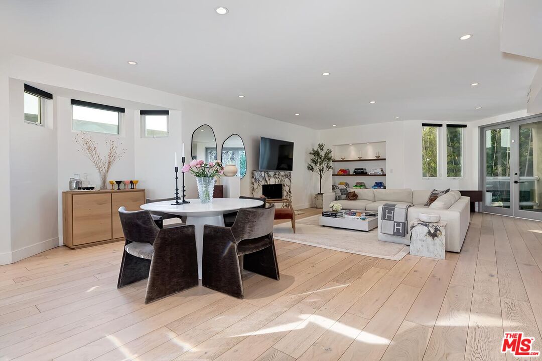 616 Huntley Dr Unit: 2