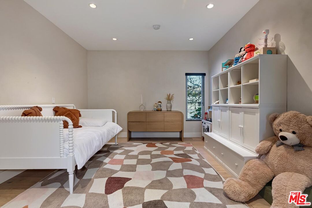 616 Huntley Dr Unit: 2