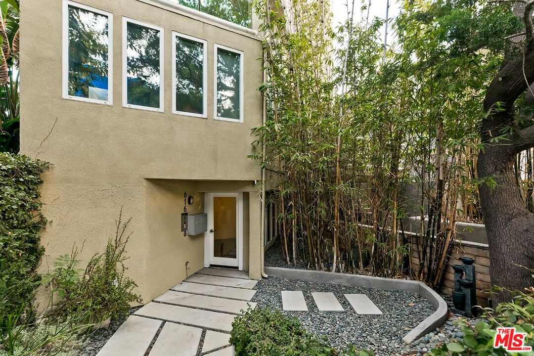 616 Huntley Dr Unit: 2