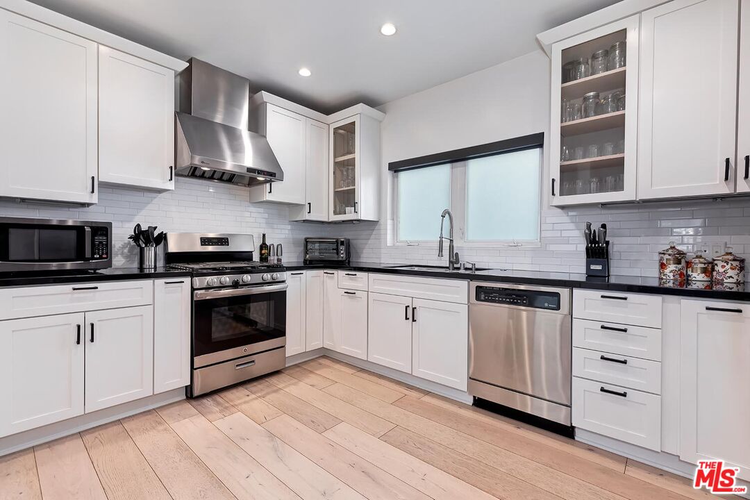 616 Huntley Dr Unit: 2