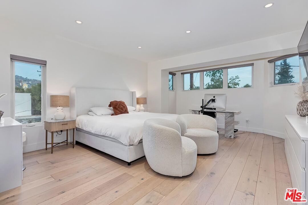 616 Huntley Dr Unit: 2
