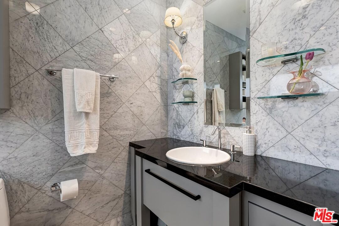 616 Huntley Dr Unit: 2