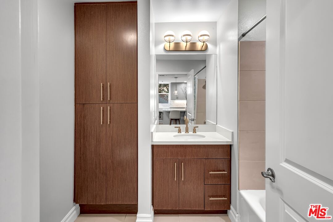 1248 N Laurel Ave Unit: 103