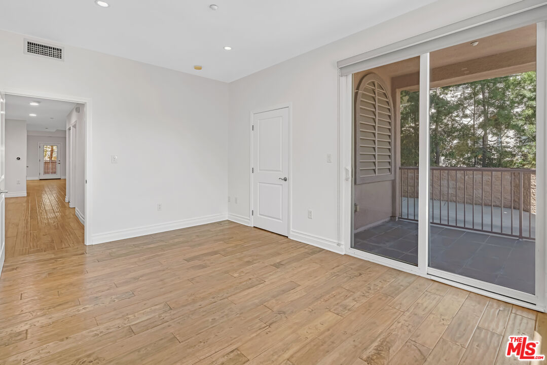 1248 N Laurel Ave Unit: 103