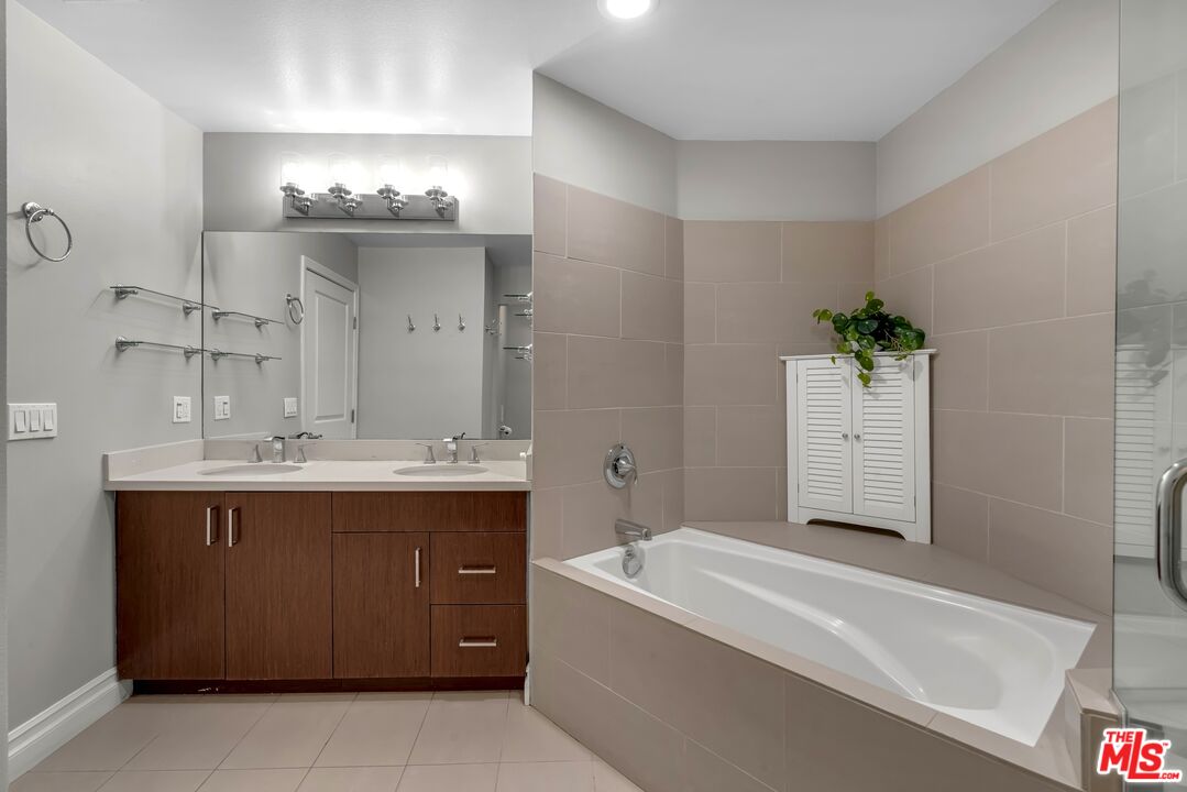 1248 N Laurel Ave Unit: 103