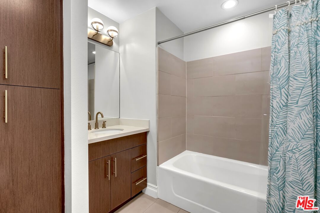 1248 N Laurel Ave Unit: 103