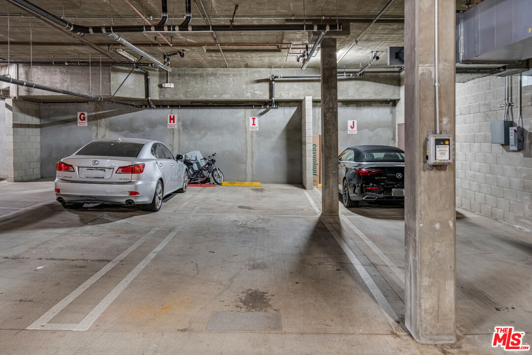 1248 N Laurel Ave Unit: 103