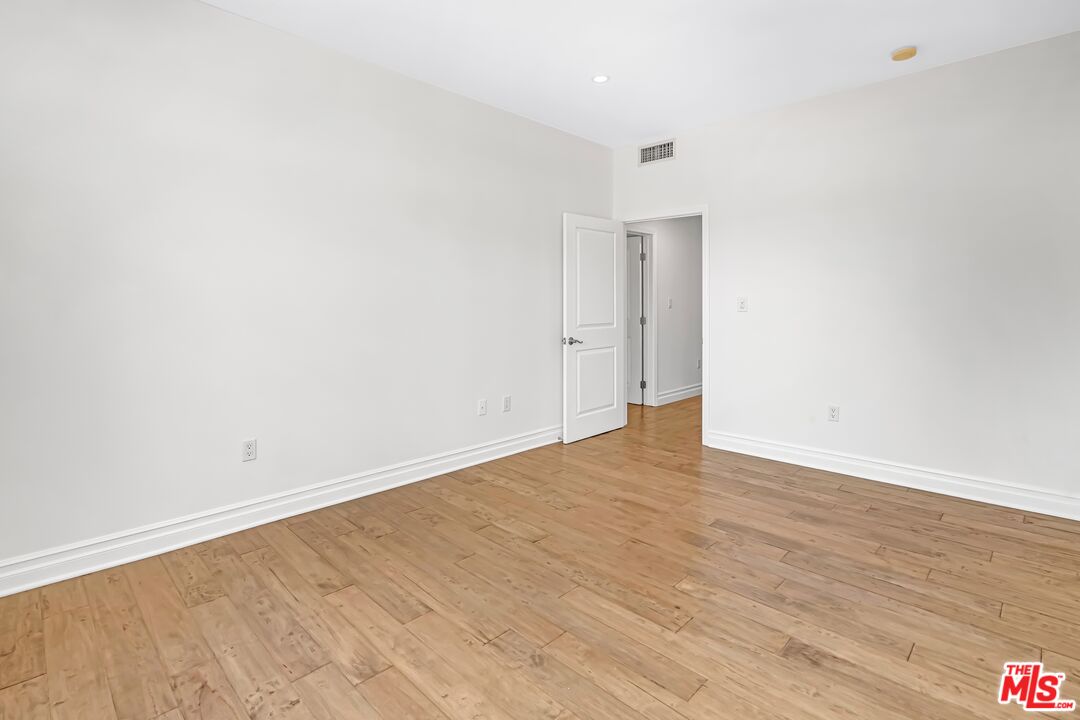 1248 N Laurel Ave Unit: 103