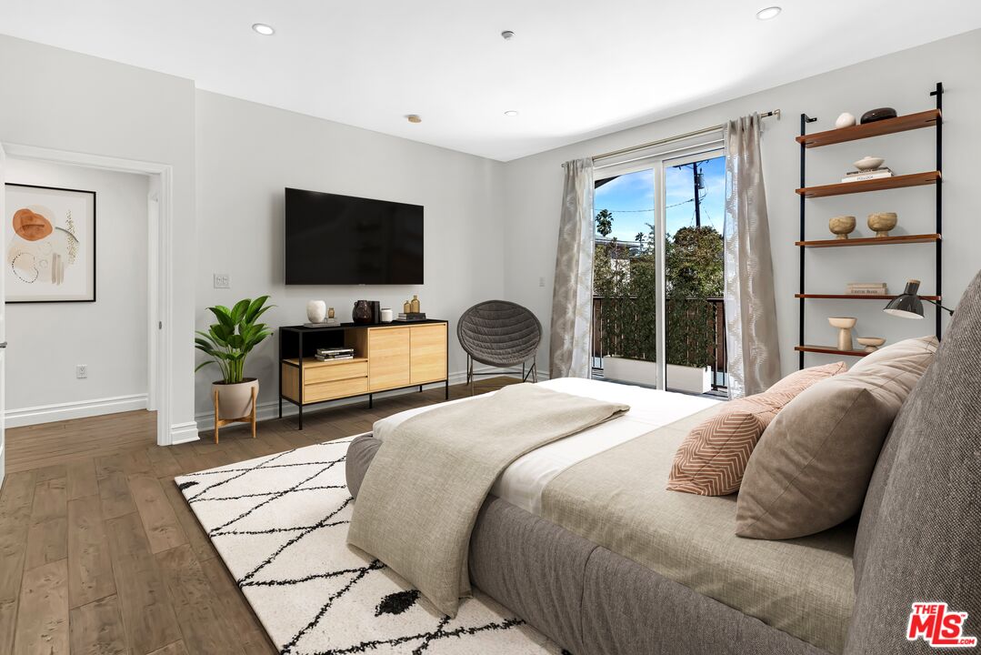 1248 N Laurel Ave Unit: 103