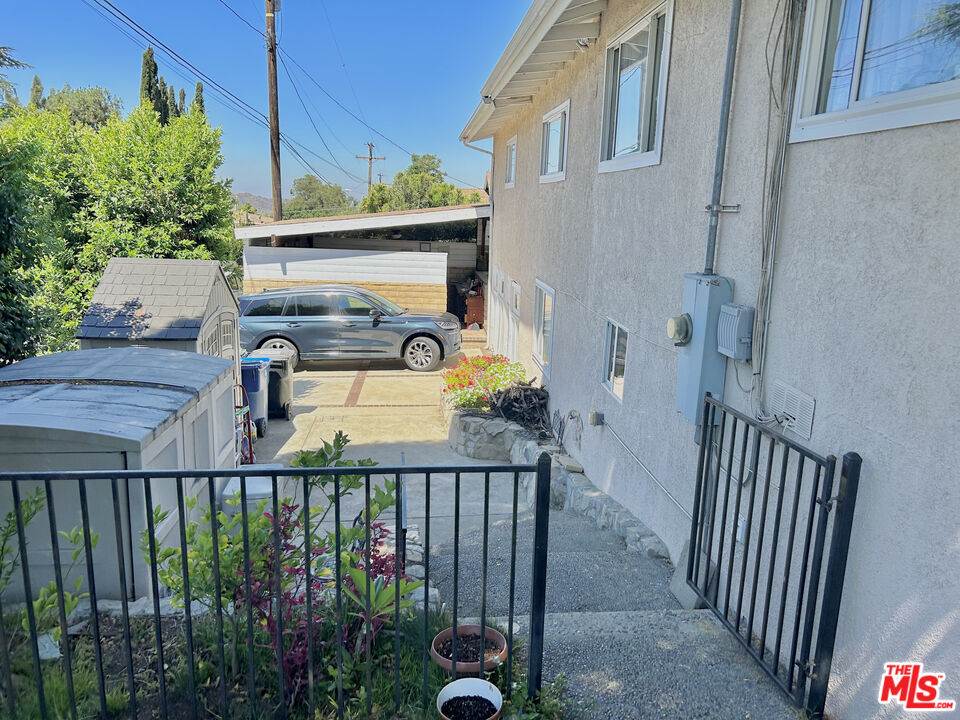 10205 Fairgrove Ave