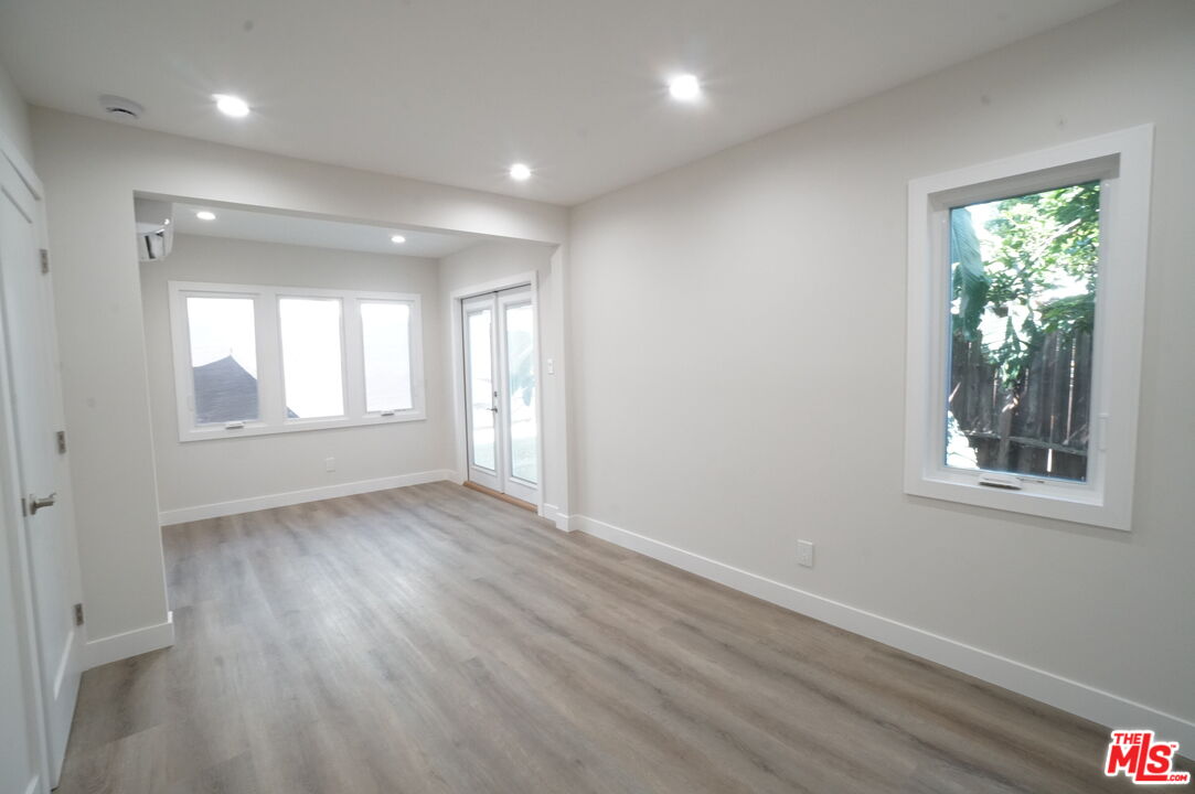 6043 Selma Ave