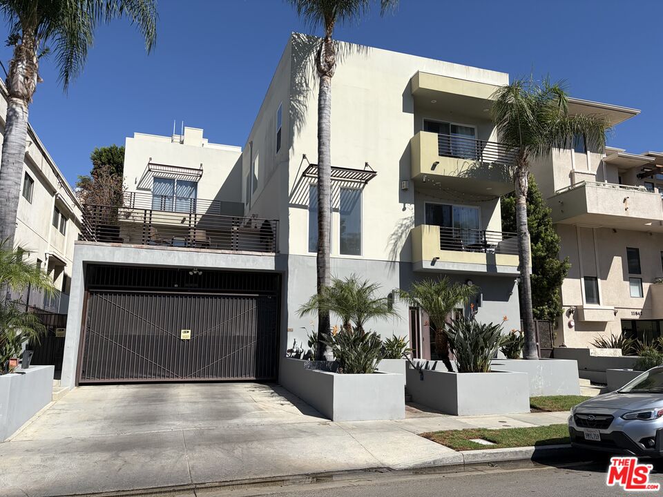 11851 Laurelwood Dr Unit 105 Studio City CA