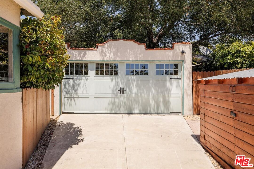 1961 Queensberry Rd