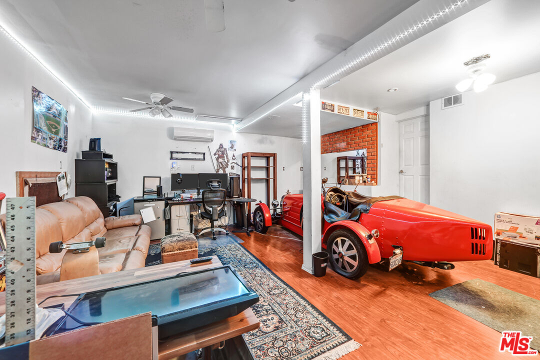 10205 Fairgrove Ave
