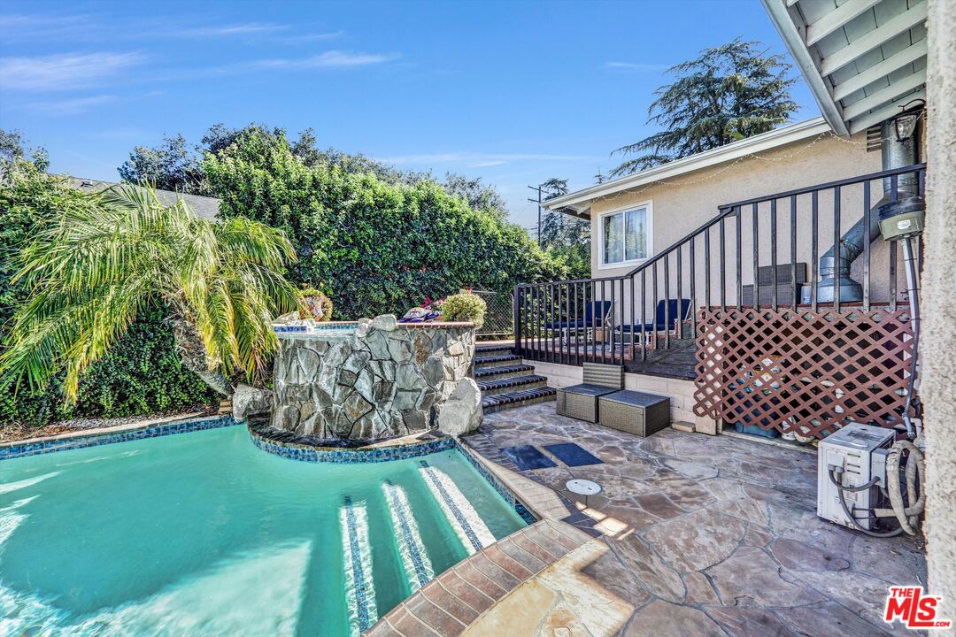 10205 Fairgrove Ave