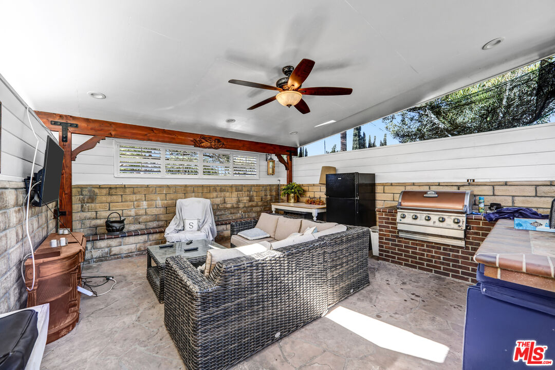 10205 Fairgrove Ave