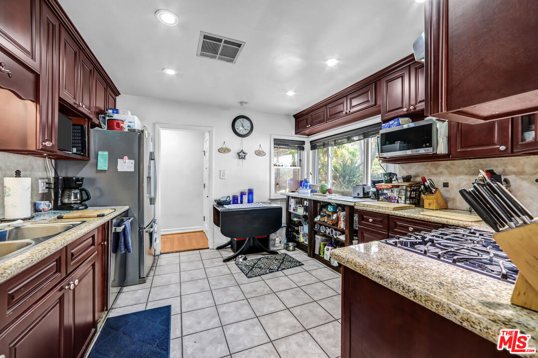 10205 Fairgrove Ave