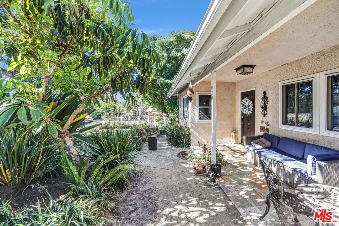 10205 Fairgrove Ave