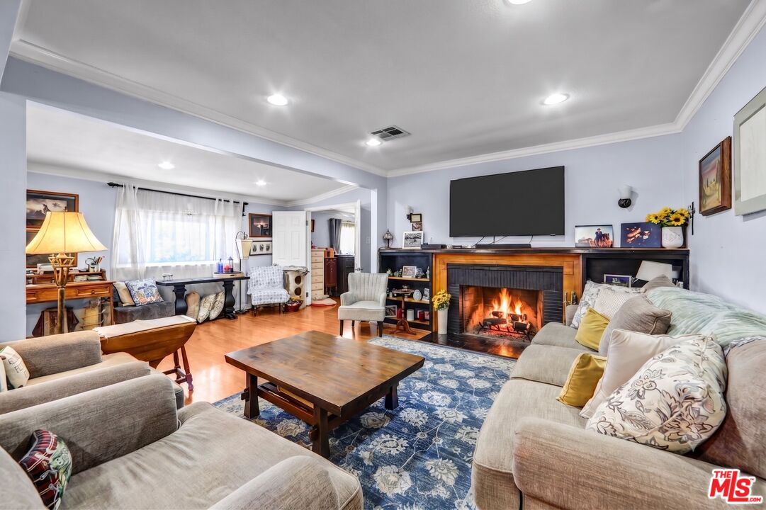 10205 Fairgrove Ave