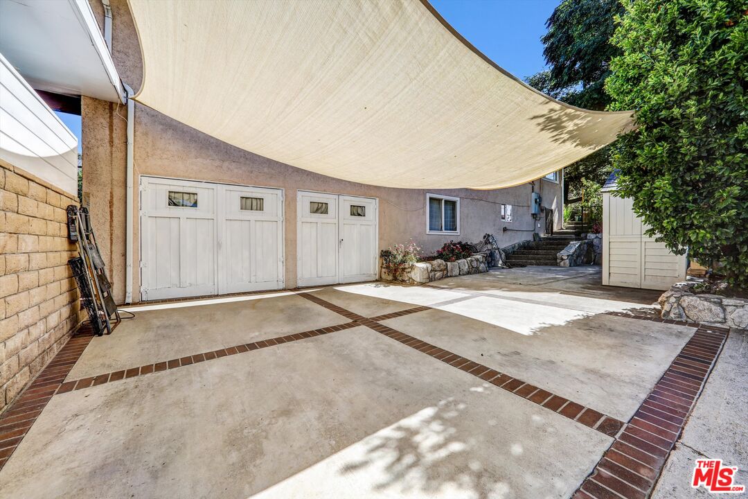 10205 Fairgrove Ave