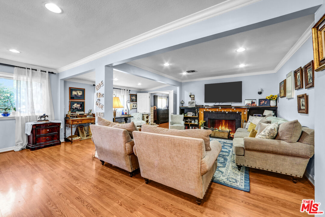 10205 Fairgrove Ave