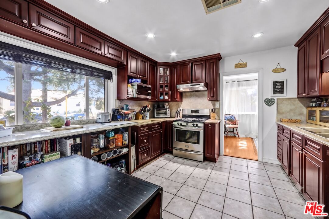 10205 Fairgrove Ave