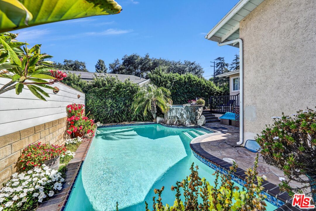 10205 Fairgrove Ave