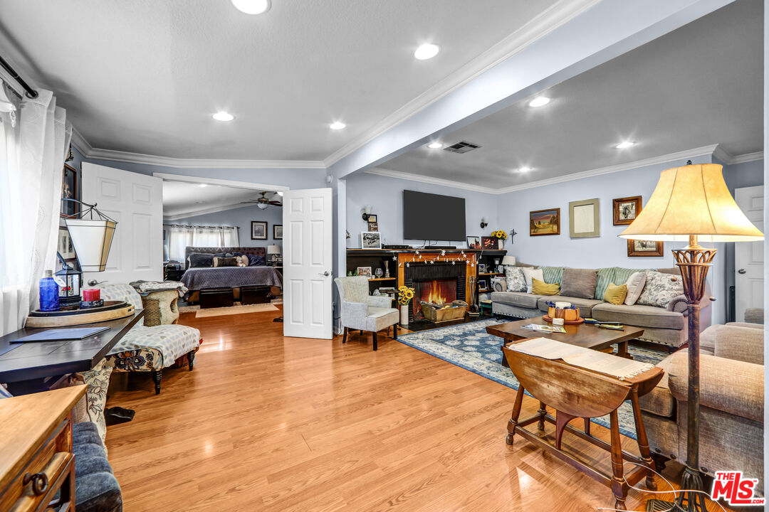 10205 Fairgrove Ave