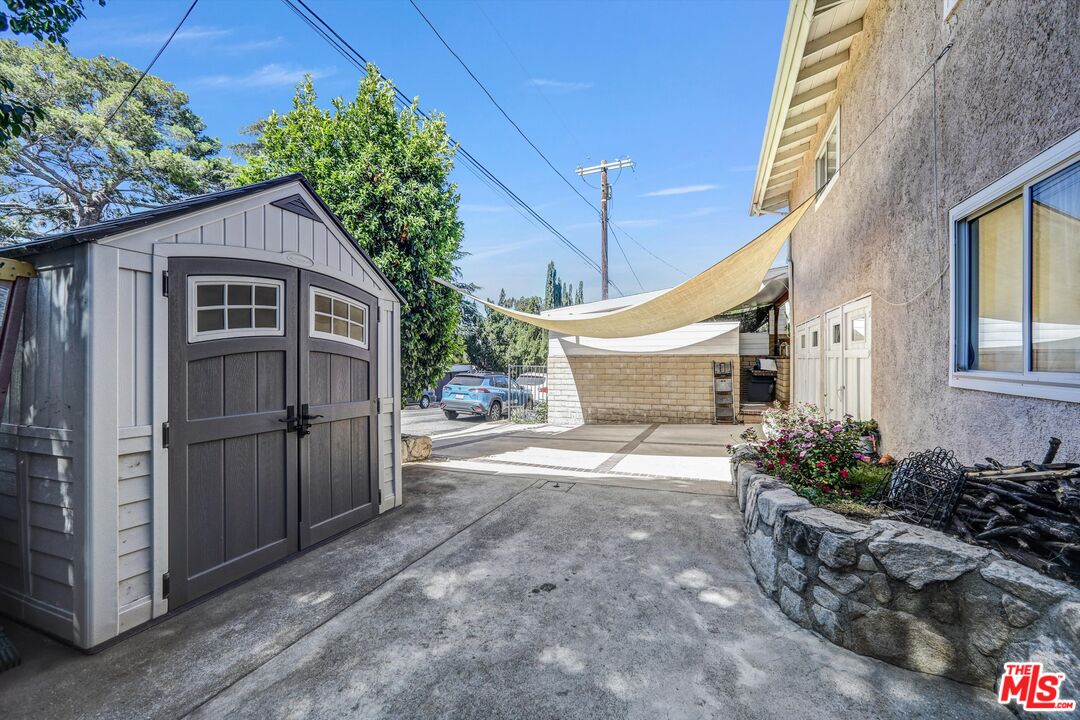 10205 Fairgrove Ave