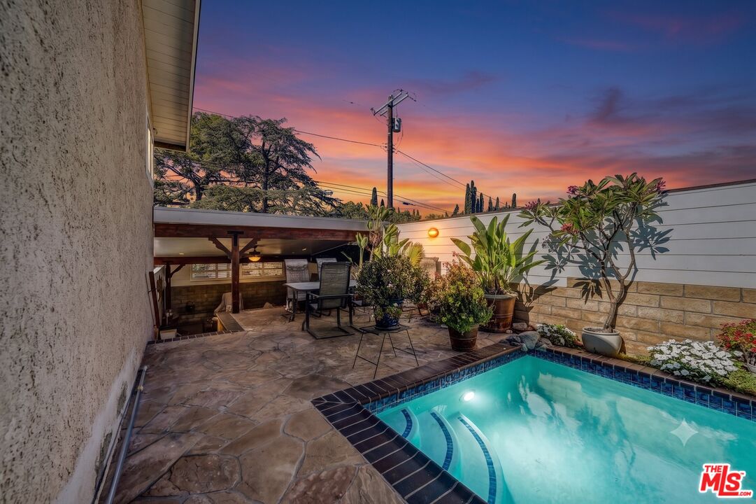 10205 Fairgrove Ave