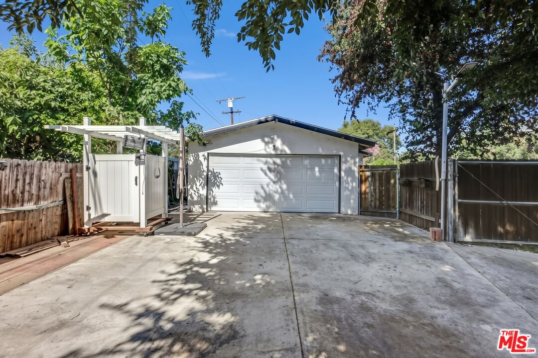1412 Lake St