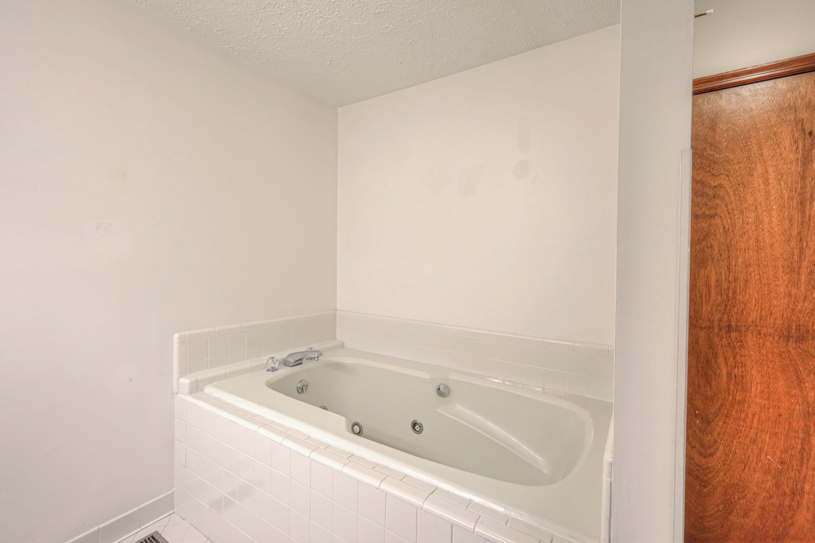 5064 Stillwood Dr Unit: B