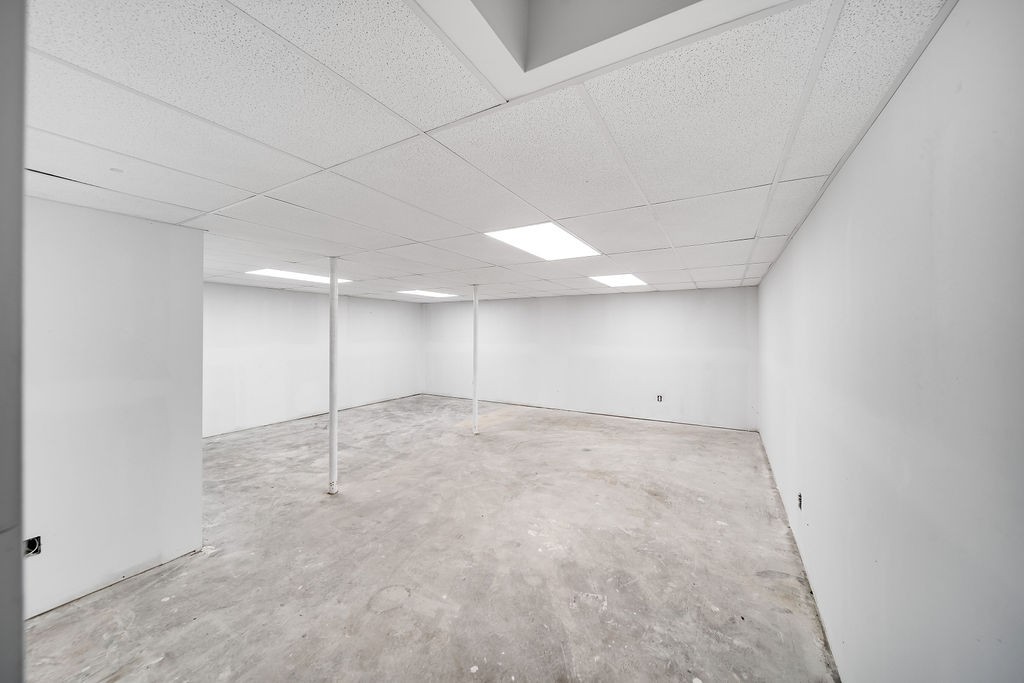2381 Sylvia Rd